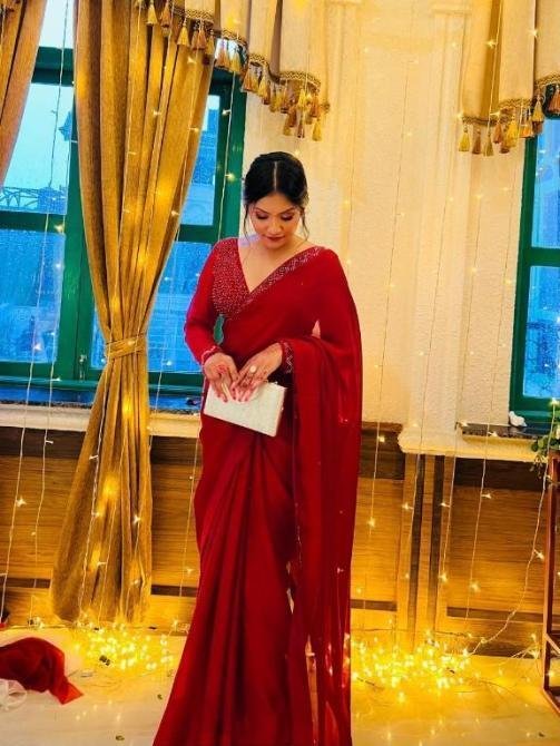 Low rate Call Girls In Noida Sector 15, 9211768446 Female Escort Service In Delhi Ncr